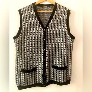 Vintage pattern sleeveless cardigan with adorable details size M